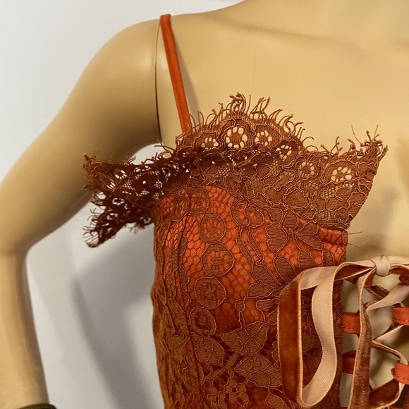 Gorgeous burnt orange adjustable spaghetti strap lace tied up bustier crop top! - Picture 4 of 9